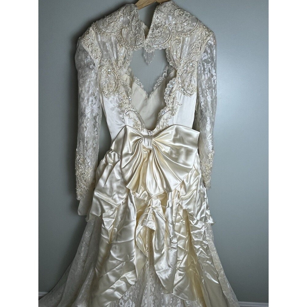 VTG Embroidered Wedding Gown Bridal Dress 10 Cathedral Train Heart back Korea - Picture 3 of 15